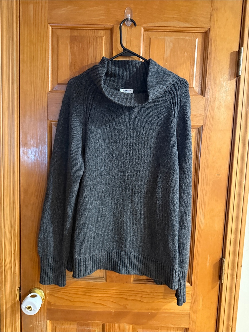 Old navy women’s gray sweater size Xlarge .